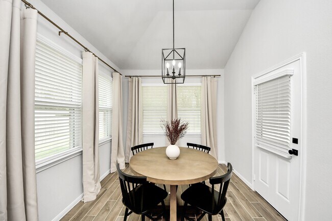 Building Photo - 6618 Beacon View Dr