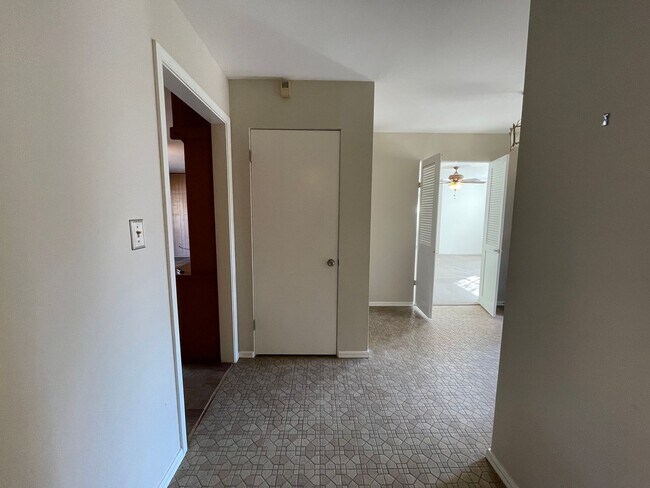 Building Photo - 3 bedroom, 2 bath, 2 living areas, 2 car garage Ranch style home nestled on a corner lot