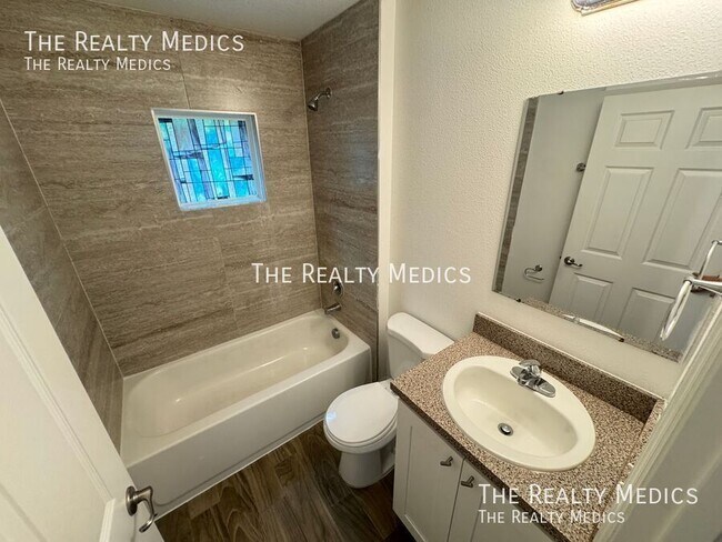 Building Photo - 708 Bon Air St