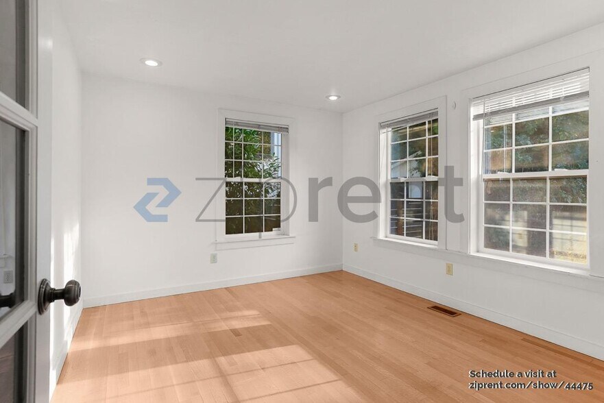 Building Photo - 5536 27th Ave NE