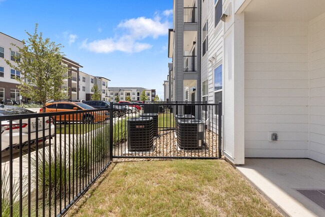 Building Photo - 1301 Leah Ave