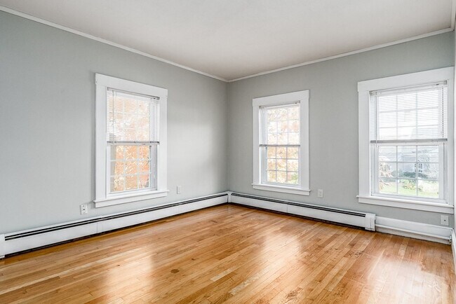 Building Photo - 179 Main St