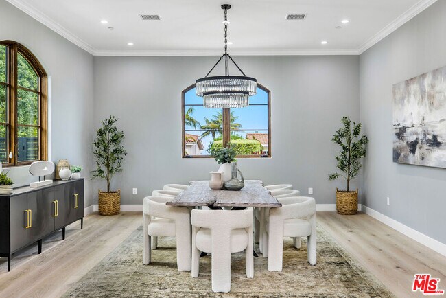 Building Photo - 6888 Alta Vista Dr