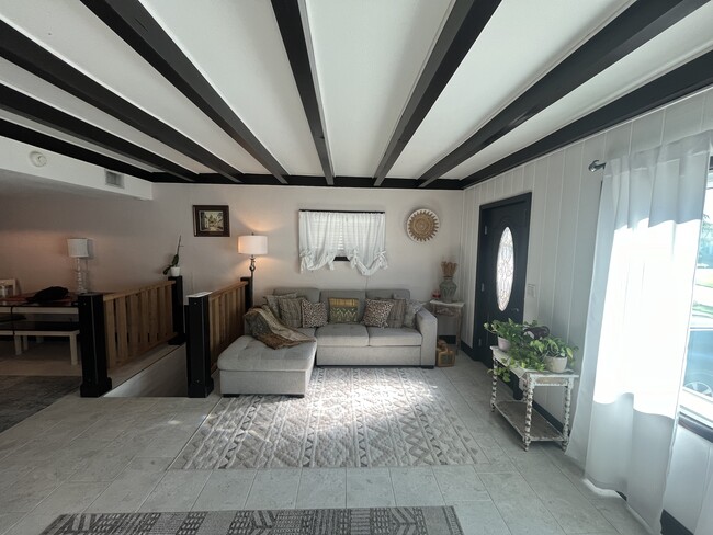 Building Photo - 1270 Riverbreeze Blvd