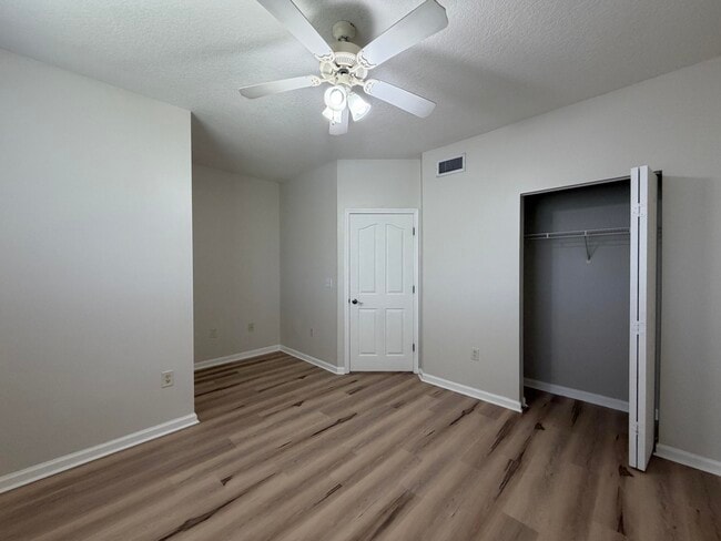 Building Photo - 2052 Alta Meadows Ln