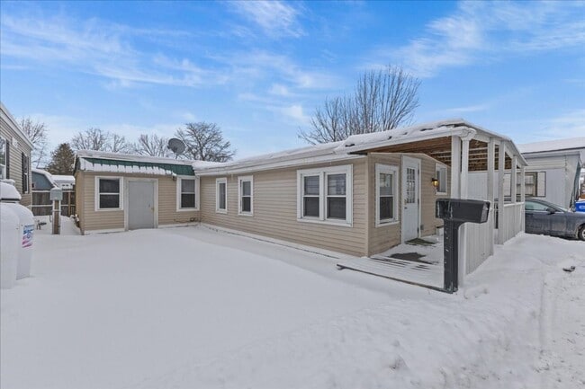 Building Photo - Newly Renovated 3 bedroom home in Burlington