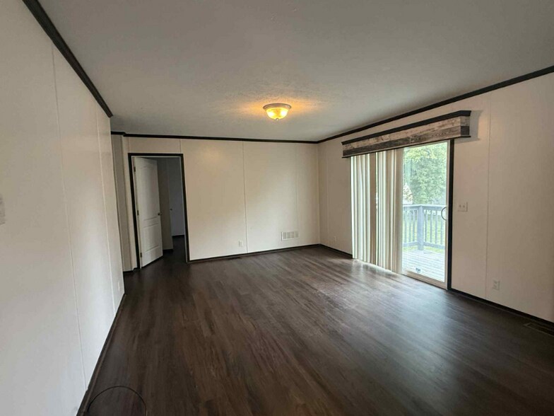 Building Photo - 1236 N Oaklane Rd