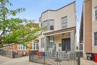 Building Photo - 314 25th St