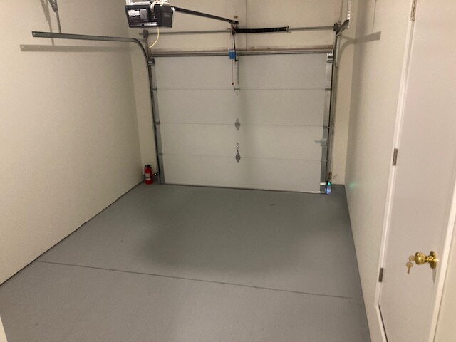Building Photo - Single Level 2 Bed Apartment with Garage