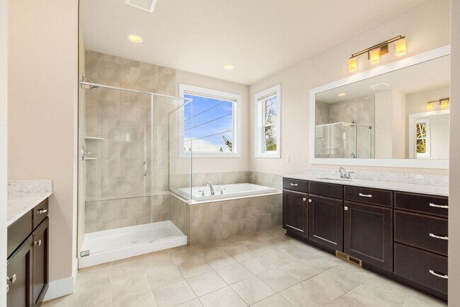 Building Photo - Gorgeous Tons of Upgrades 3 Bedroom Loft &...