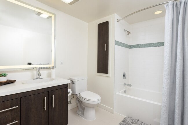 Building Photo - 1317 7th St