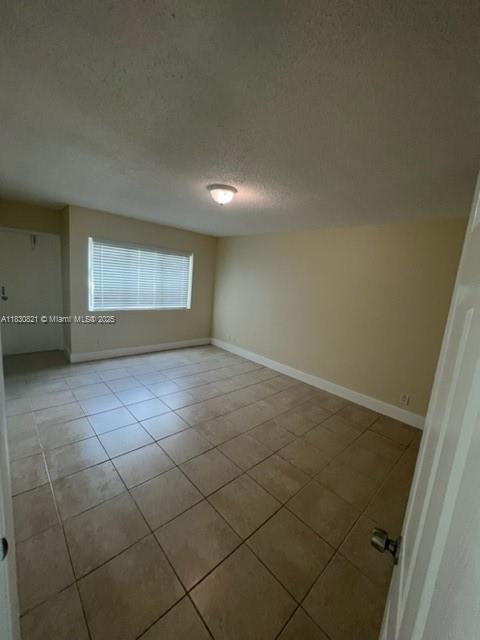 Building Photo - 120 Lakeview Dr