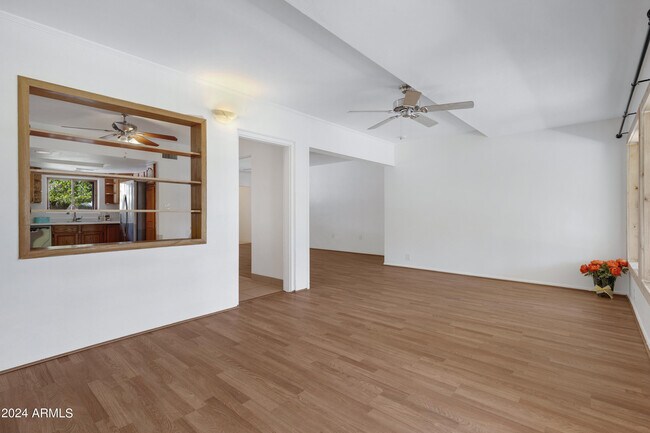 Building Photo - 335 E Solana Dr