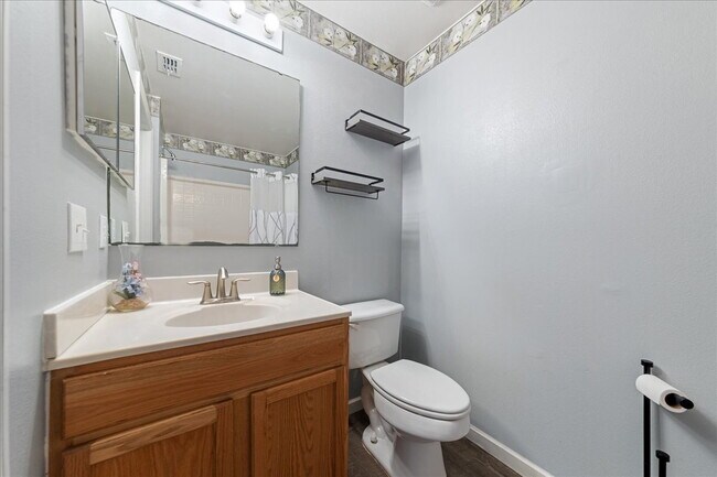 Building Photo - Palm Bay Gem