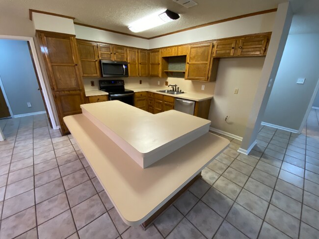 Building Photo - 3320 Lockhaven Dr