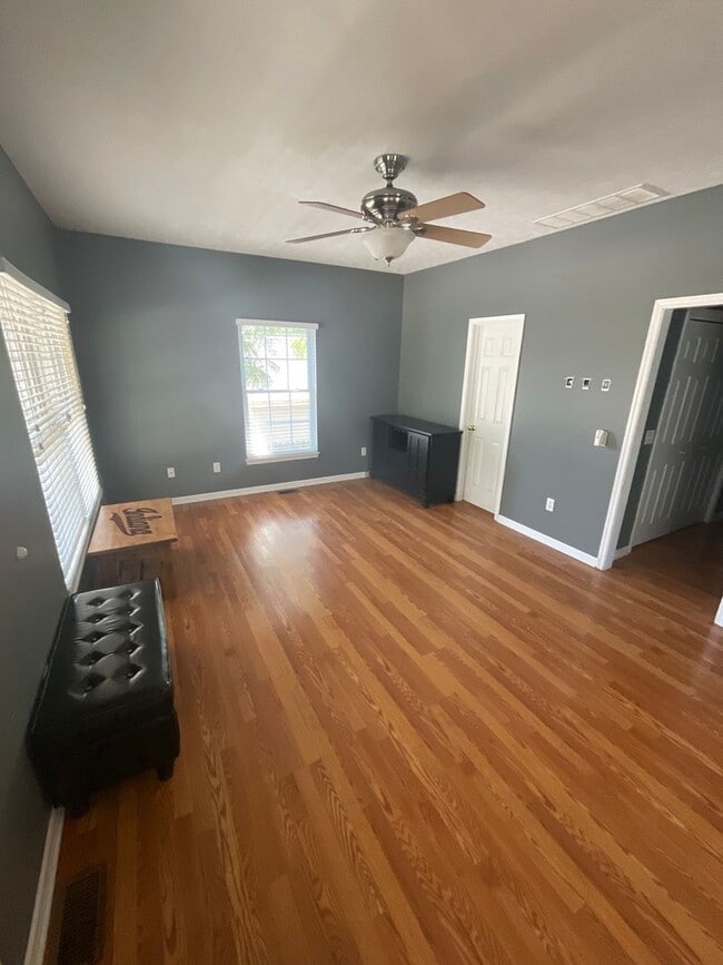 Building Photo - ****AVAILABLE AUGUST 2027**** Large 3 bed, 3 bath House with fenced yard