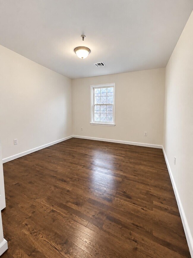 Building Photo - 612 3rd St