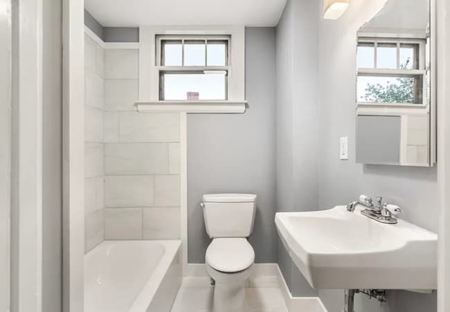 Unit B: Bathroom (New) - 35 Lincoln Ave