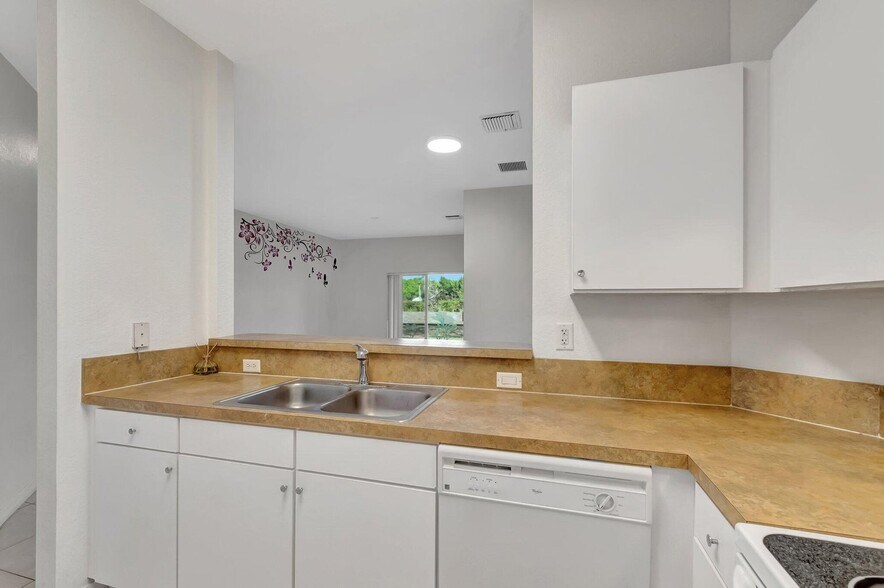 Building Photo - 3070 Grandiflora Dr