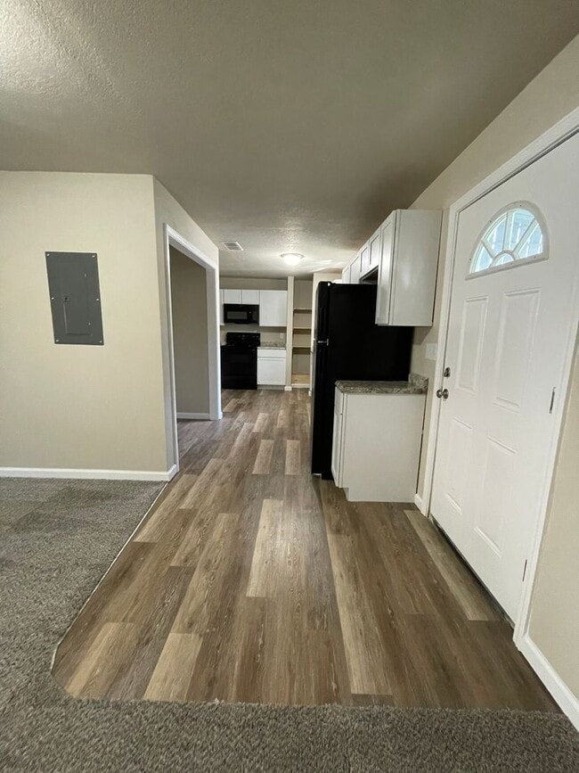 Building Photo - Updated 3 Bedroom 2 Bath Home-Located in Boone, IA