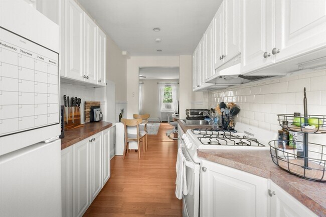 Building Photo - 42 Linnaean St