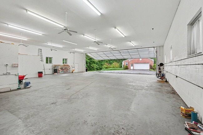 Building Photo - Ultimate Aviation Estate: Luxury 1-Level Living on 5+ Acres Near Downtown Fredericksburg
