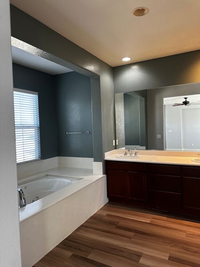 Building Photo - $1497.50 off first full months rent