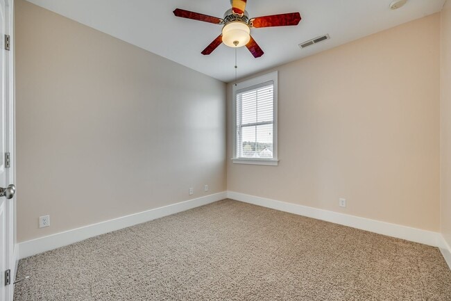 Building Photo - Gorgeous 4 bedroom 3.5 bath home in Riverwalk of Rock Hill!