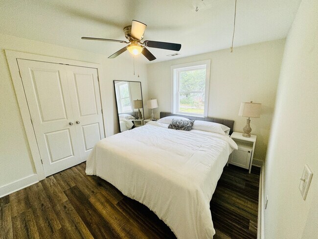 Building Photo - 403 Cedar Lane Rd