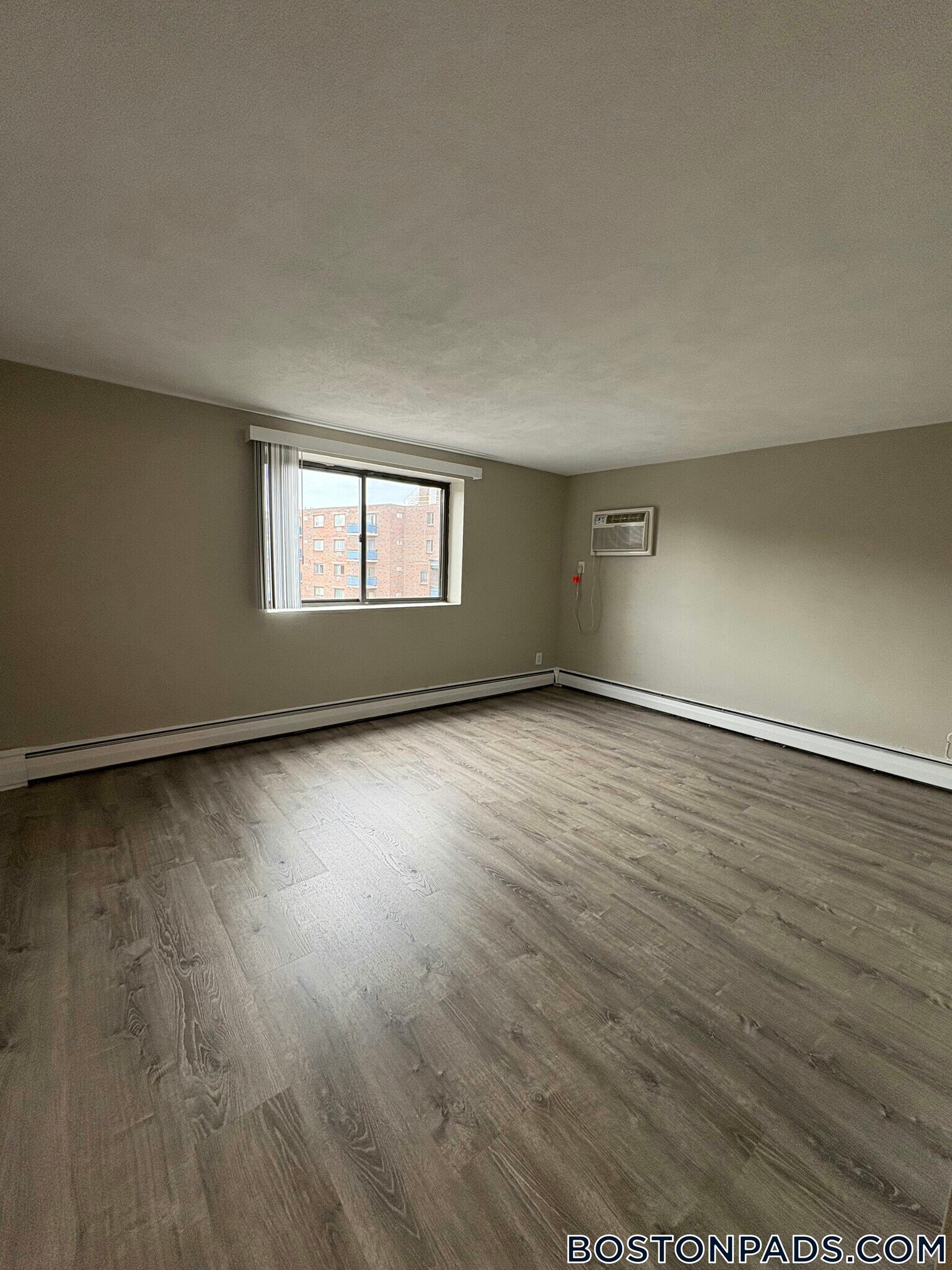 Building Photo - 24 Whites Ave