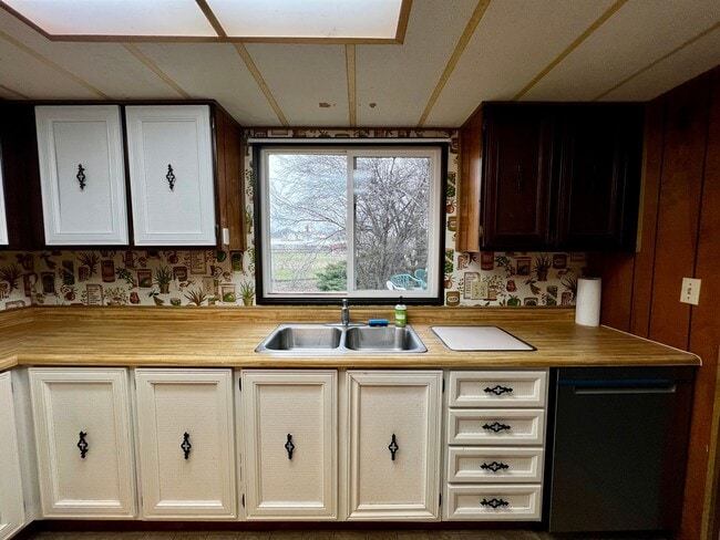 Building Photo - 721 S 83rd Ave