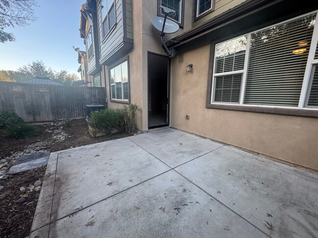 Building Photo - 11809 Cumbre Ct