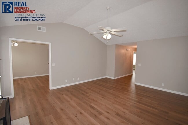 Building Photo - Adorable 3-bedroom home in Murfreesboro on a corner lot! Attached garage and washer and dryer hoo...