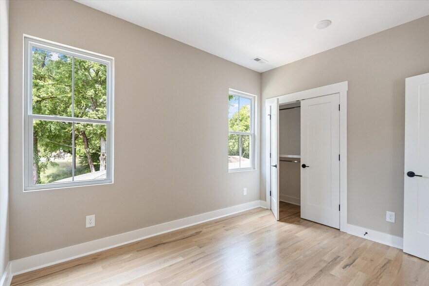 Building Photo - 2830 Clifton Ave