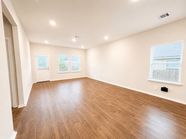 Building Photo - Beautiful 4-bedroom home in Riverstone at Westpointe featuring 2 spacious living areas, a downsta...