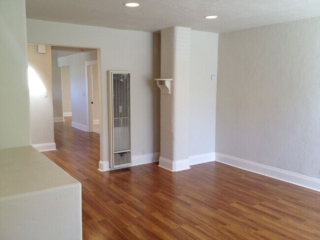 Building Photo - CM530L