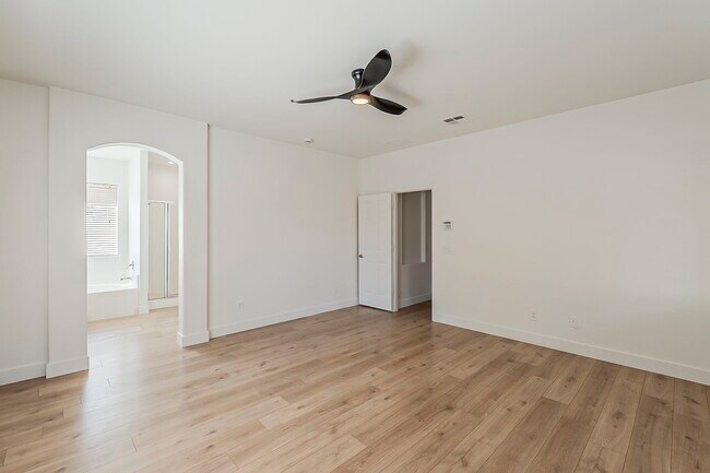 Building Photo - 3877 S Coach House Dr