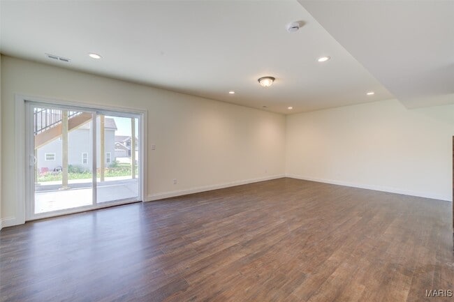 Building Photo - 2025 Maryland Oaks Cir