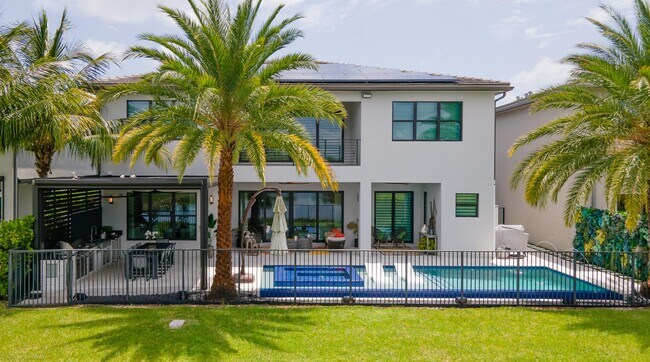 Building Photo - 17119 Aquavera Way