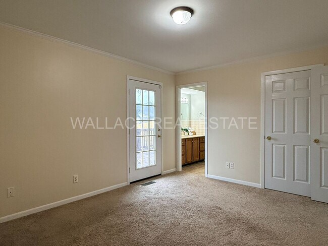 Building Photo - 4 BEDROOM, 3.5 BATHROOM HOME IN BEXHILL!