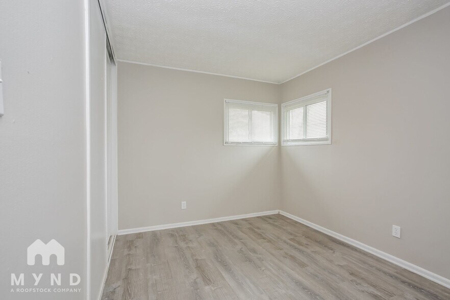 Building Photo - 1221 Manfeld Dr