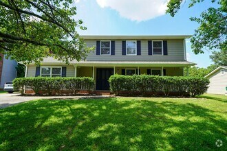 Building Photo - UNCC Area.  2 story 4 BR 2 1/2 BA Large Fe...