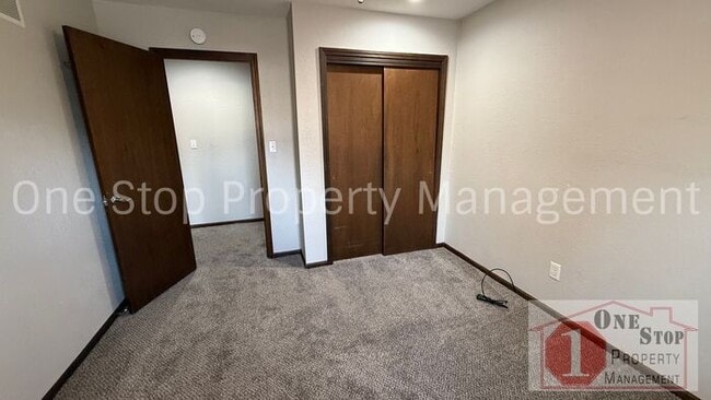 Building Photo - Beautiful Split Level Home w/ 4 Bedroom an...