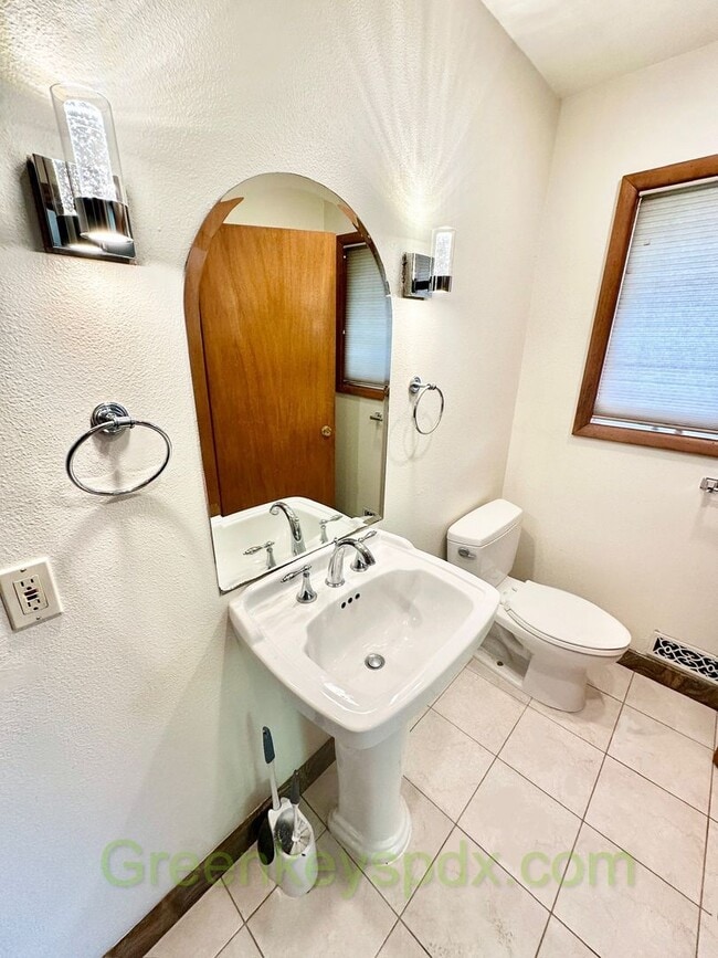 Building Photo - Mid-Century Classic House in Reedwood Neig...