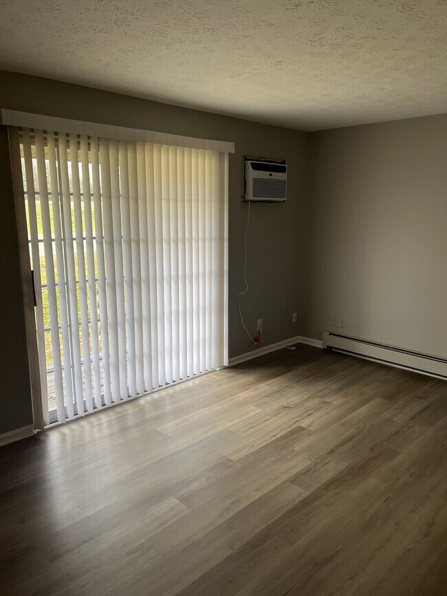 Building Photo - Green Acres - 4943-4959