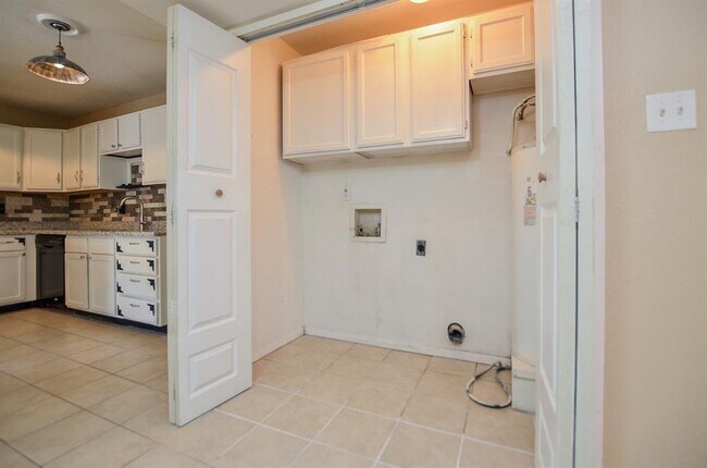 Building Photo - 17323 Glenpatti Dr