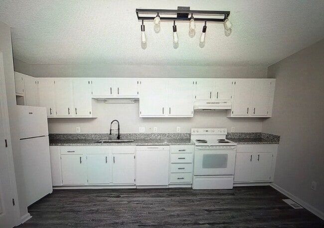 Building Photo - Coming Soon, Completely Renovated 2 Bedroom Townhome