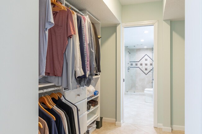 Building Photo - 961 S Ocean Dr