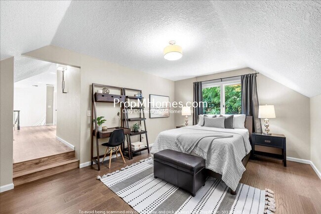 Building Photo - 17981 SW Meadowlark Ln
