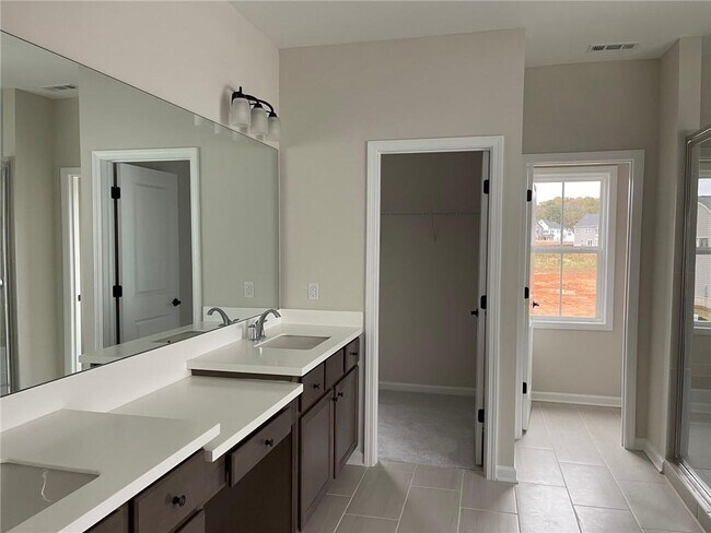 Building Photo - 3750 Crestland Ln